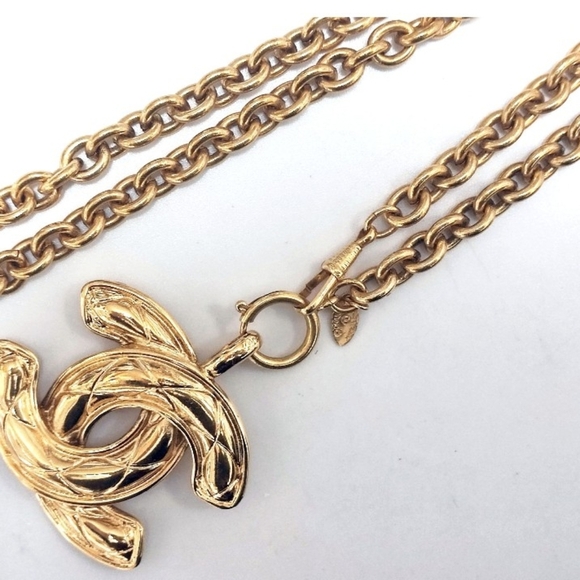 ✨ RARE Vintage CHANEL Quilted CC Logo Pendant Necklace ✨👜 Bold • 💯 Authentic - Picture 4 of 12
